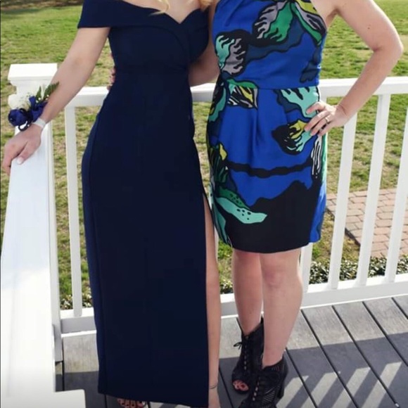 Elegant gown - Picture 4 of 4